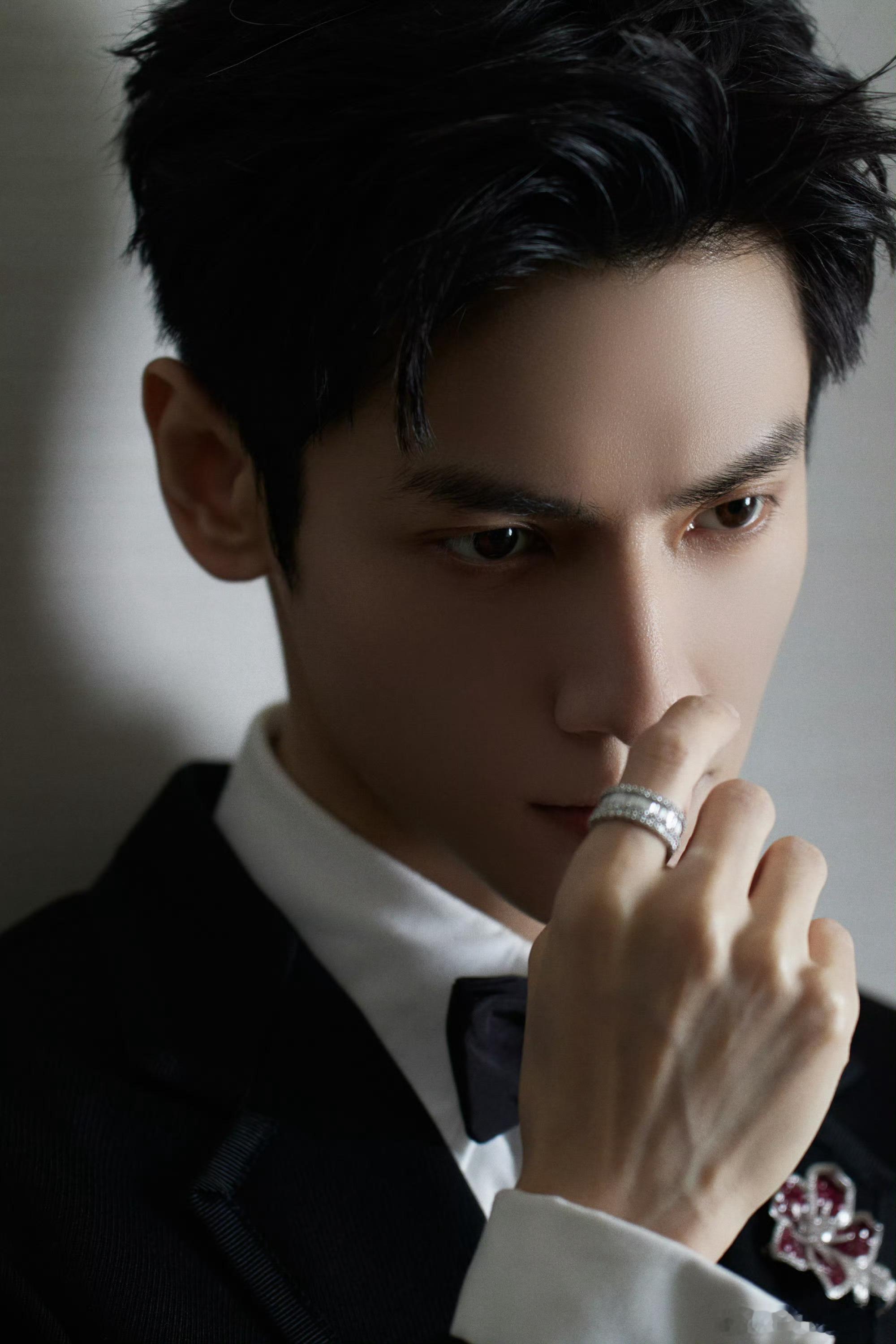 罗云熙 新加坡红星大奖造型🈶！太帅了，矜贵优雅，是为国争光的神颜啊！！ 