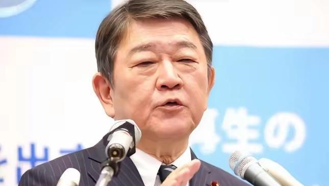 日本外务大臣近期再度向中方发出警告，声称中国不应再以“历史牌”向日本施压，宣称此