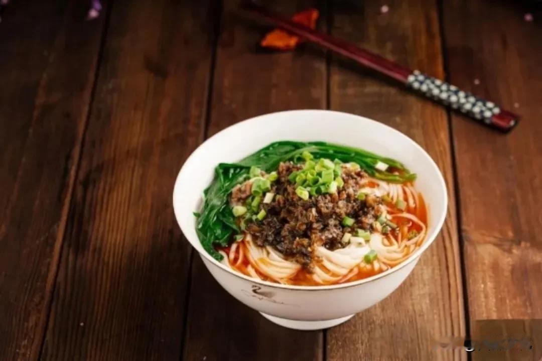 惊爆！甘肃陇西、四川自贡的这两种美食竟然都是从街头挑担成为全民餐桌的挚爱！

一