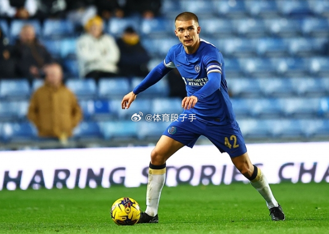 记者：吉尔克里斯特已收到普雷斯顿和谢菲尔德联的租借报价20岁的中卫吉尔克里斯特将