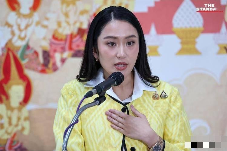 现在又出了新情况——泰国前总理佩通坦，也就是那位被宪法法院停职的女总理，最近在曼