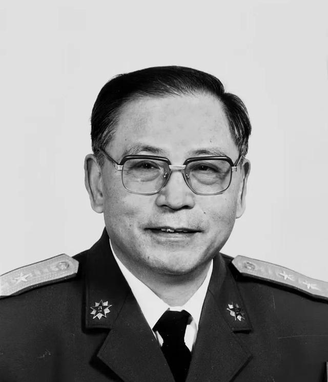 1950年，粟裕进京汇报工作，李克农知道后，立即跑去找他，急切地问道：“粟裕同志