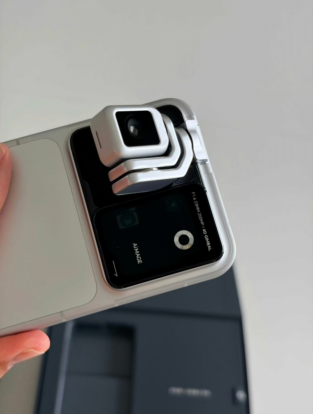 开箱荣耀Robot Phone，科技新物种来了！自带创新机械云台，自动追踪、随心