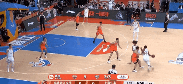 福格不装了连进四记三分，拿下球队全部得分



福格状态不俗，面对福建男篮首发登
