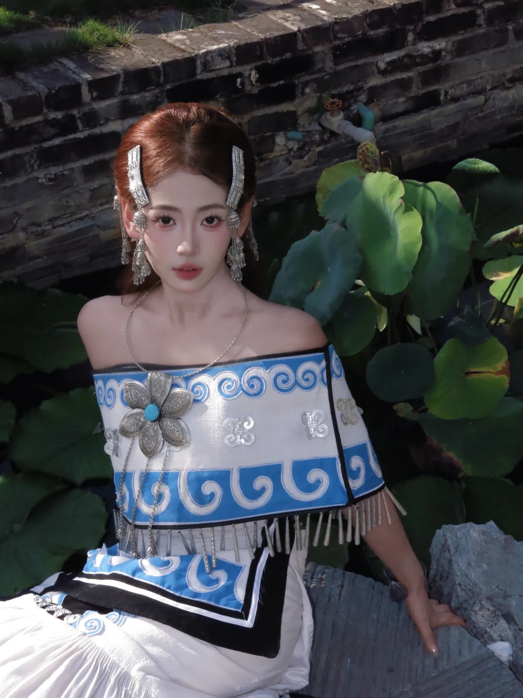 穿彝族服饰 做月亮的女儿