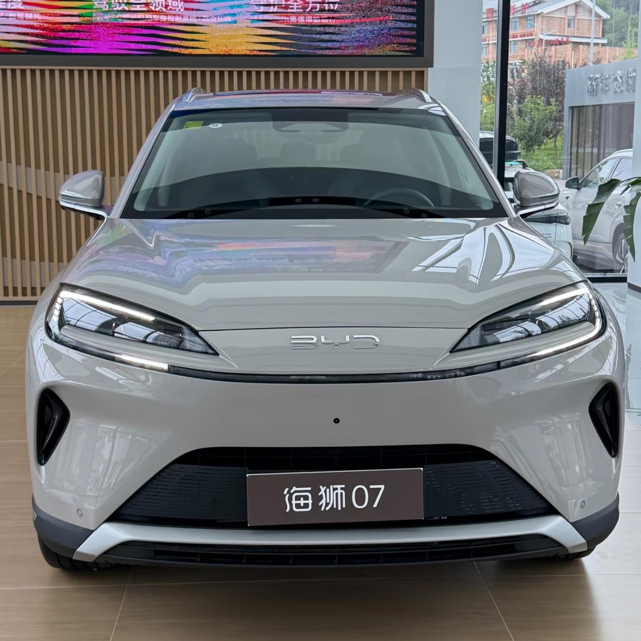 适合，但得看你怎么用。
 
空间是真的大。 车长4880mm，轴距2820mm，