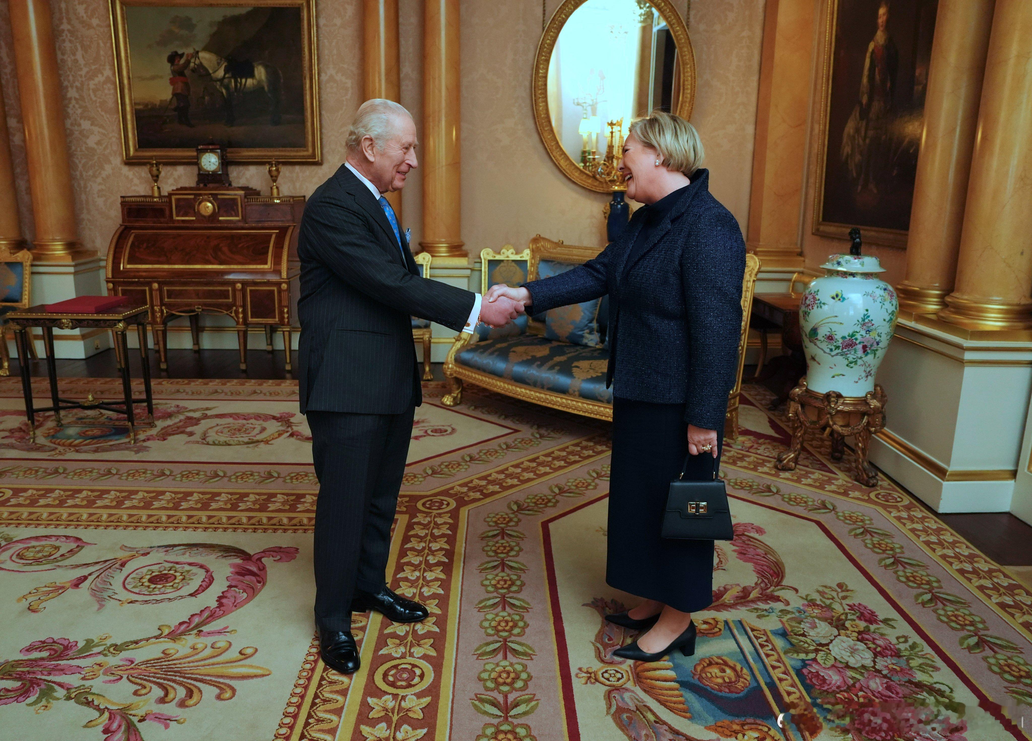 【news】2025年2月21日下午，冰岛总-统在白金汉宫拜访了查尔斯国王。 