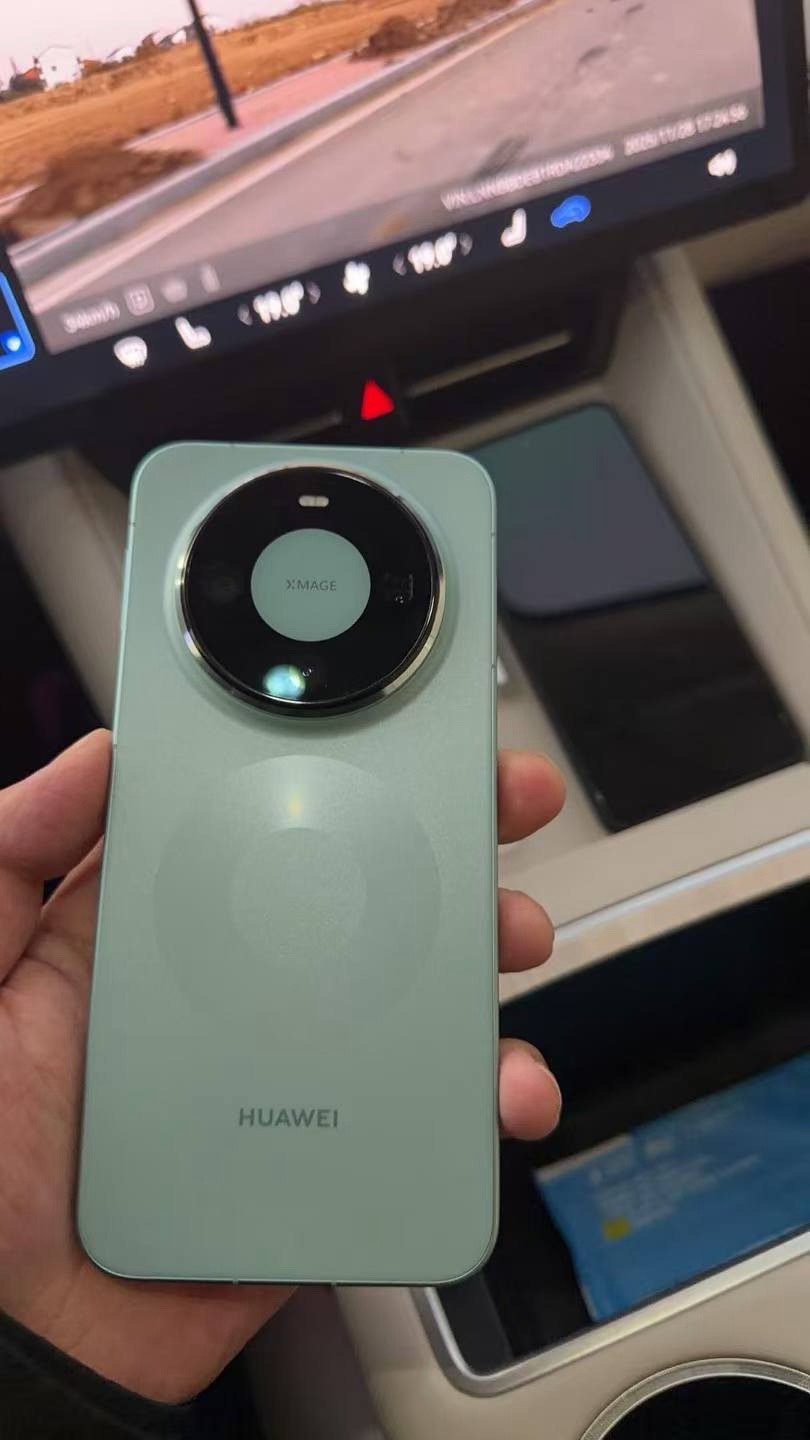 这代Mate80辨识度确实可以，今天把Mate80放身上，朋友就说这是华为最新款