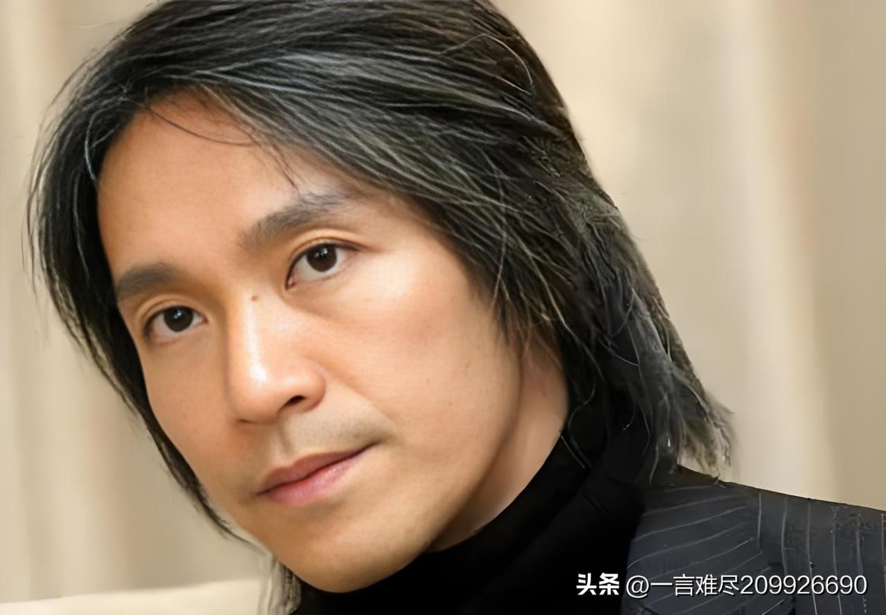 主持人问周星驰:“你觉得你最大的缺点是什么？”周星驰说:“我最大的缺点就是我不够