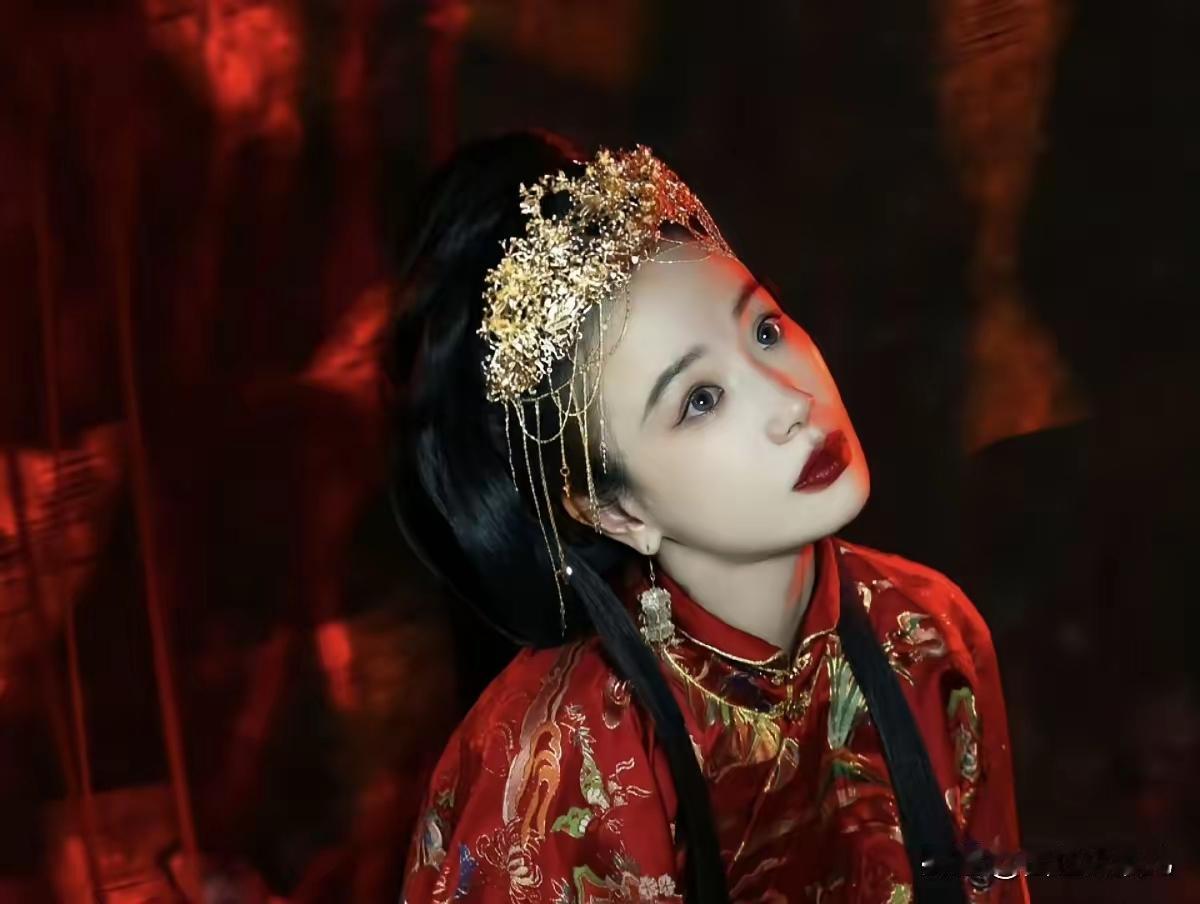 一直不温不火的李梦，看样子要火了，两部恐怖片票房破亿。
看过李梦演的坏人，真让人