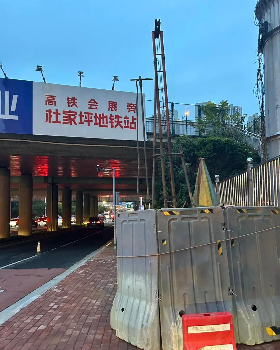 随着长沙黄花国际机场客流持续攀升，2024年旅客吞吐量突破3000万人次，现有机