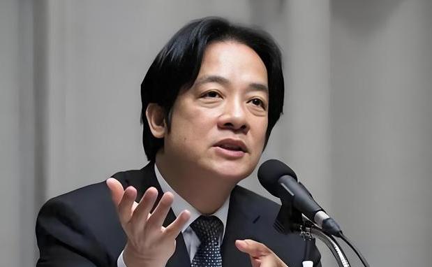 赖清德认为：中华人民共和国从1949年10月1日起，没有对台湾行使有效管治权，至