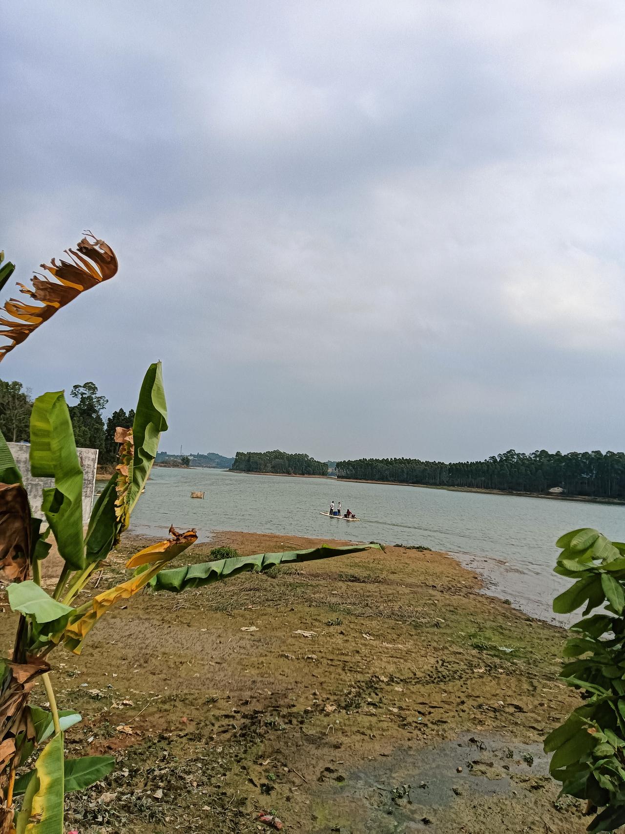过年期间到广东省廉江市石角镇走亲戚，这里是鹤地水库区域风景也是美丽。粤西虽近玉林