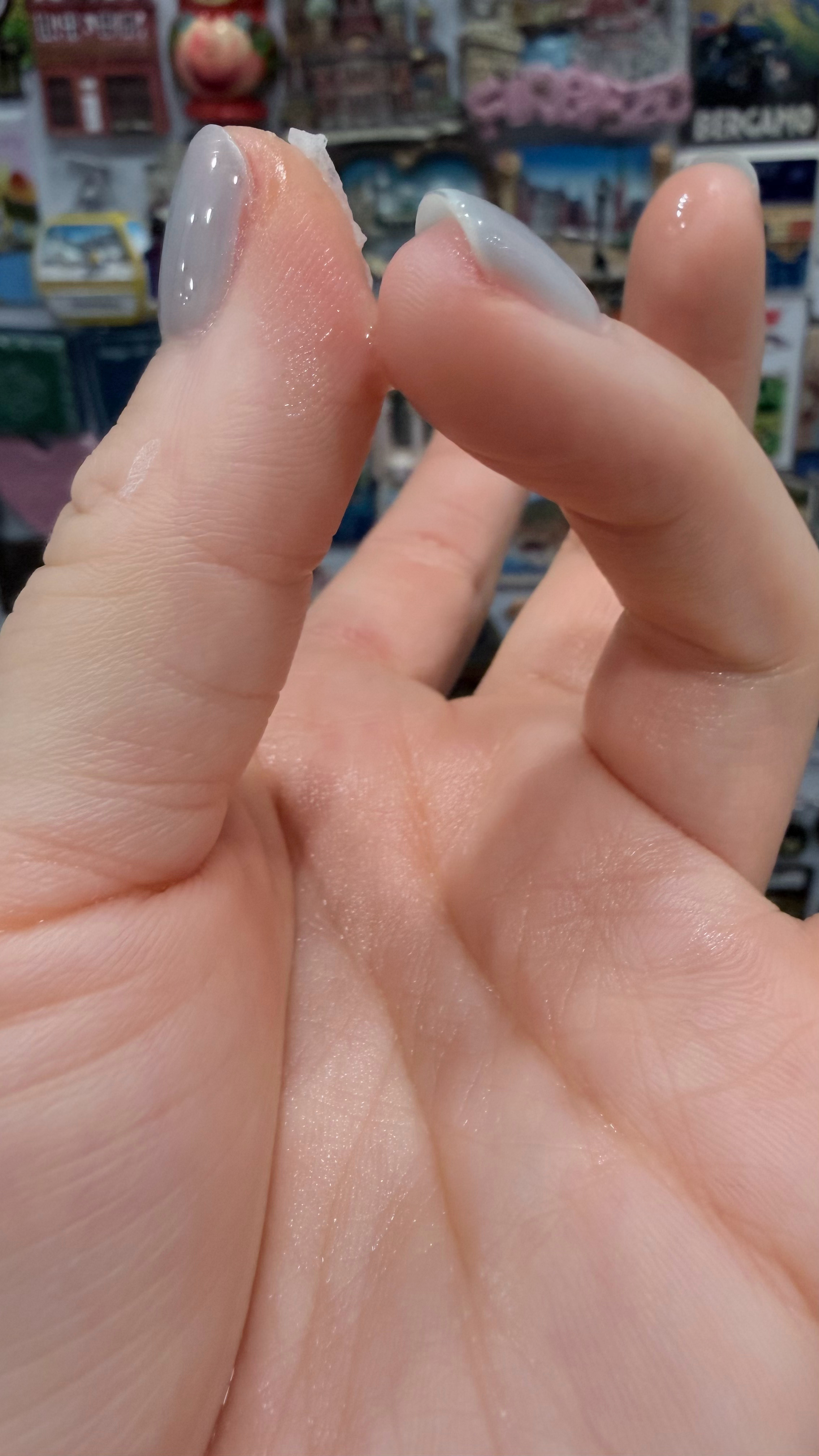 用502粘东西把自己手黏上了，我真是个人才这姿势也挺拿捏的