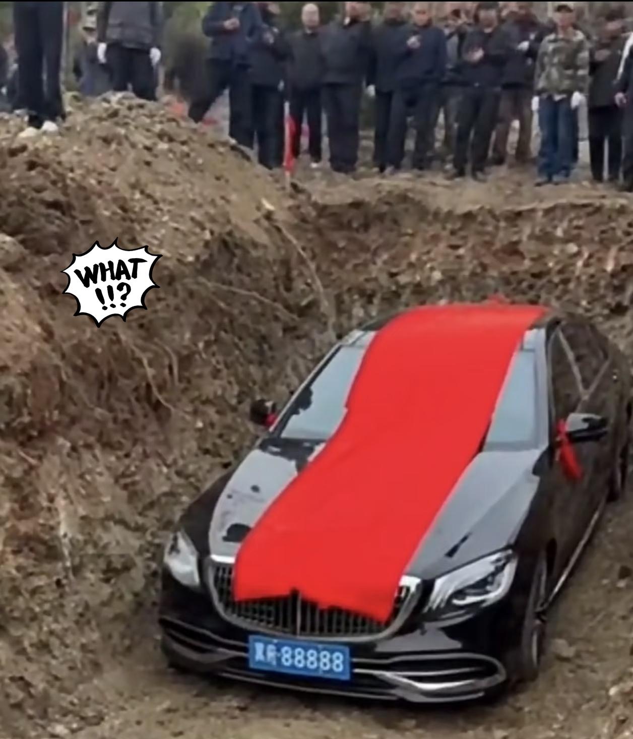 奇葩事天天有，这不，辽宁某地的一个富豪死了，生前喜欢奔驰icon车，儿子孝心爆棚