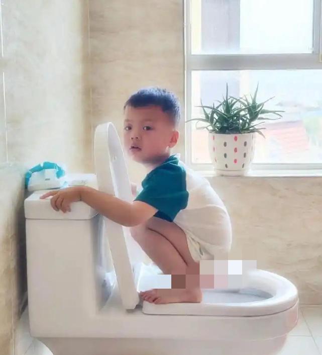 “这可是大事！”5月24日九派健康报道，深圳，25岁小伙，因生理部位先天畸形，从