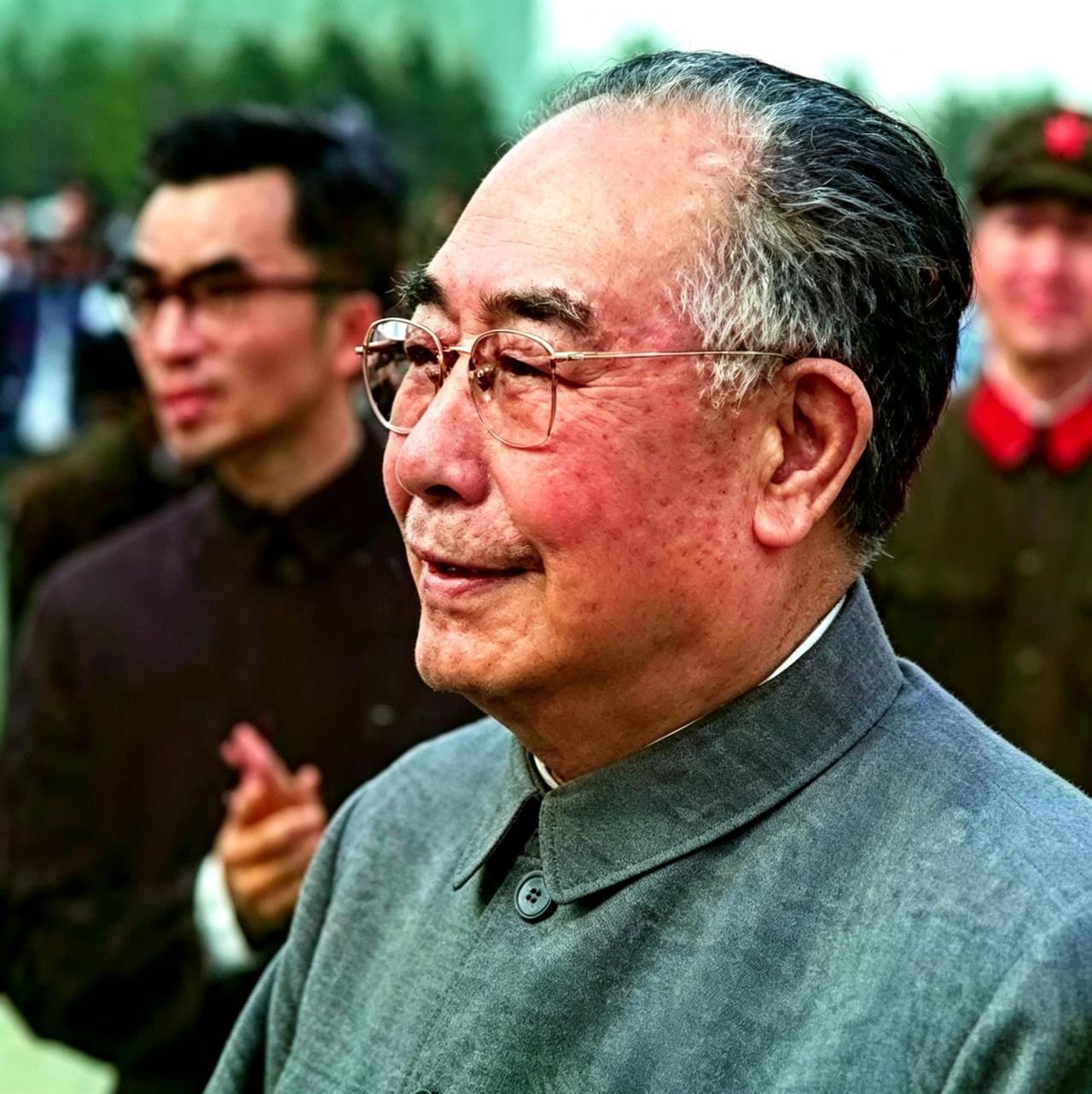 1966年，他接替彭真的职务，担任北京市长，晚年与纪登奎一起辞职，之后退出政治舞