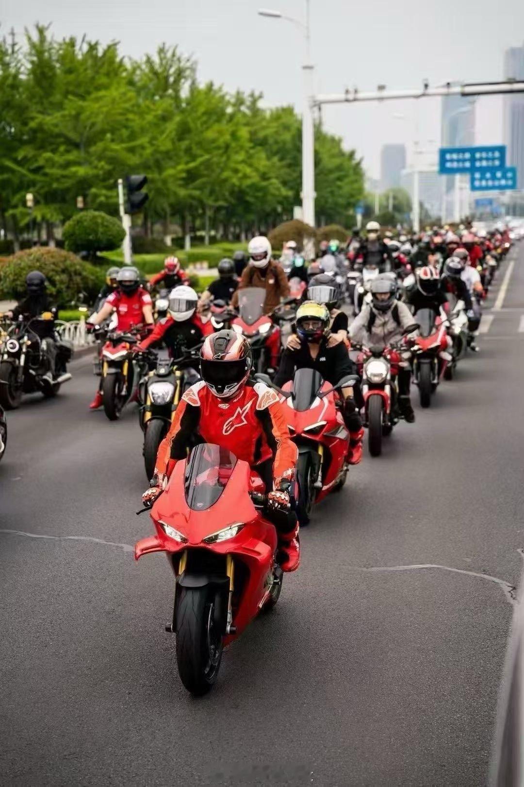 全新DUCATI Panigale V4终于在济南交付啦[坏笑]摩托车 ​​​
