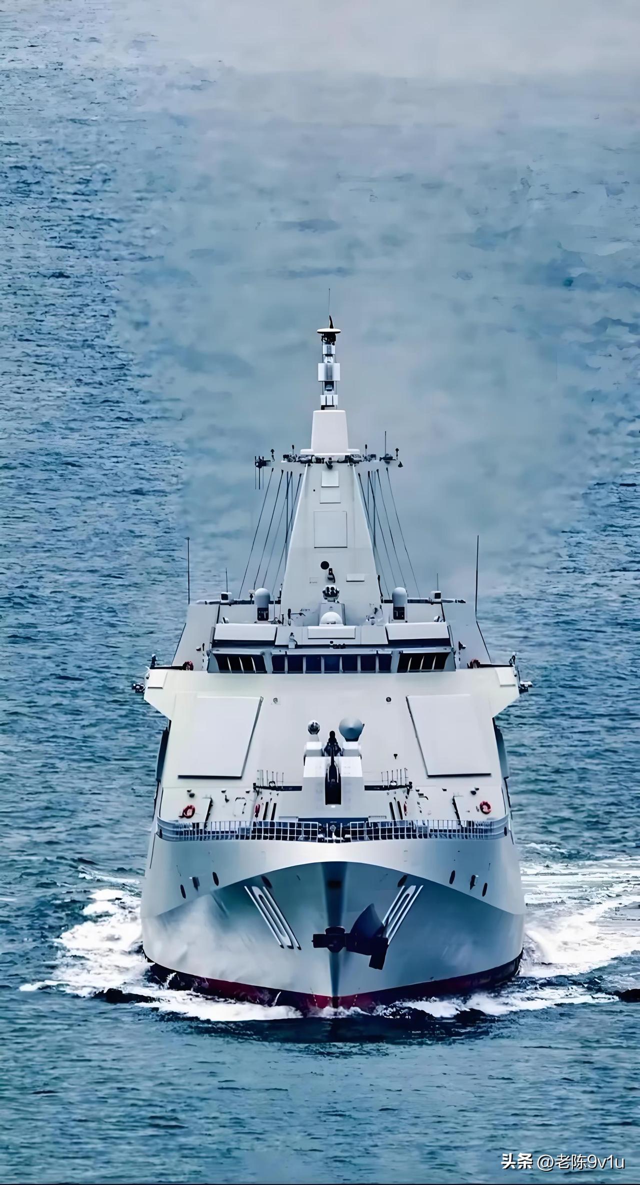 解放军华东舰队首批055型驱
逐舰现身东海 对台湾有何影
响
东海舰队首次编入0