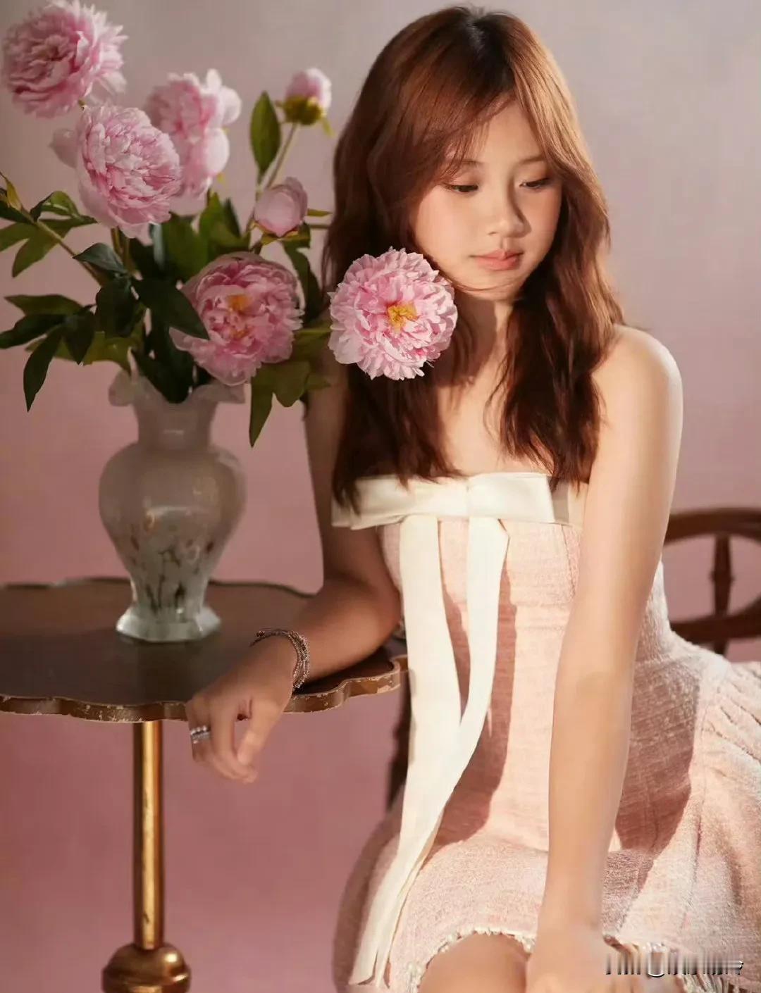 甜馨的星途肯定完蛋了，她只有李小璐的风格，却没有李小璐的颜值和实力;光凭星二代的