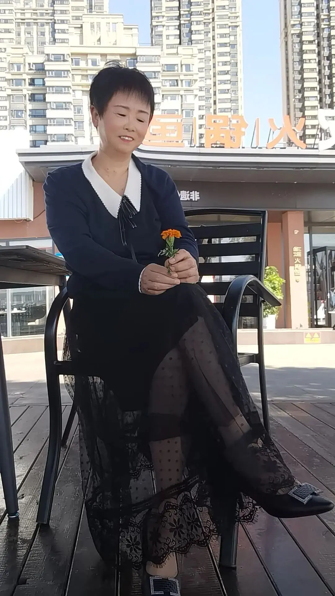 轻轻放下忧虑，暖暖拥抱自己，这一生，若己。竭尽全力，那就学会顺其自然...