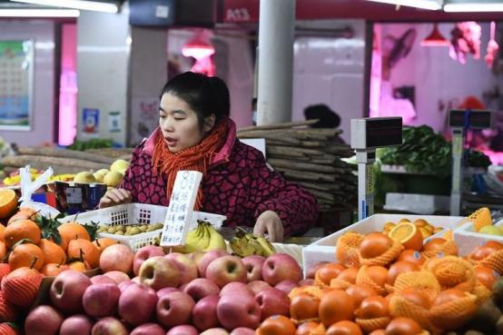 为何说中国的安全程度真的让老外非常无语？
 
一家普通的水果店，往往比很多宏大的