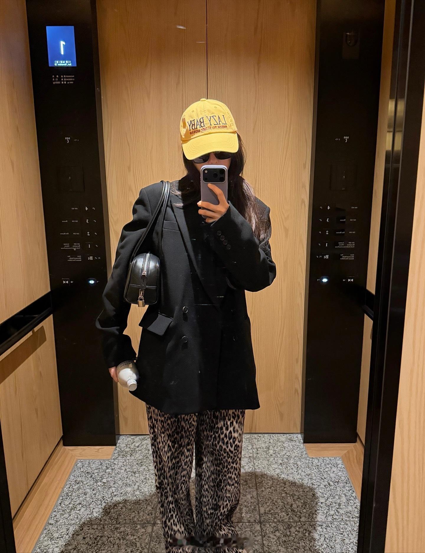 朴孝敏近期穿搭 