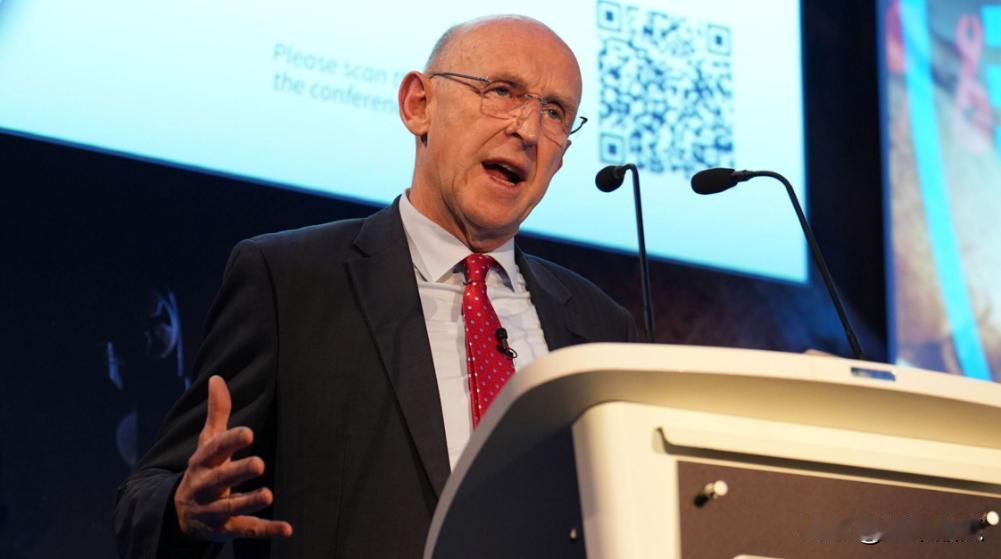 英国将继续支持乌克兰。虽然特朗普当选，美国援助乌克兰可能会有一些曲折，但是英国国