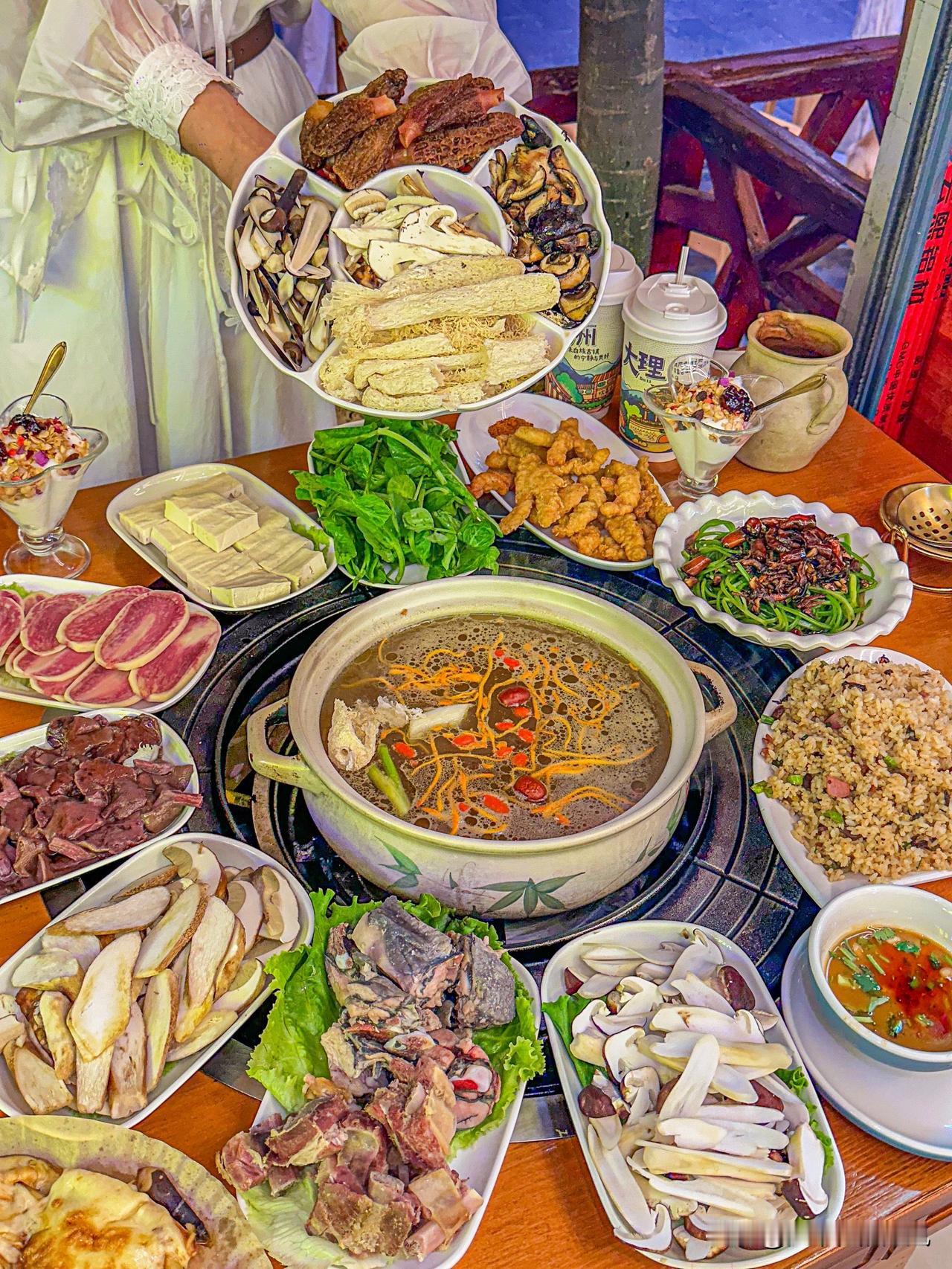 美食家常打卡这一锅菌子火锅怎么样！