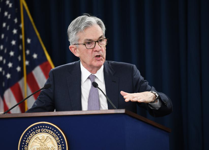 炸锅了！美联储突然放狠话硬刚市场，今年降息彻底泡汤，高利率还要扛更久，全球金融圈