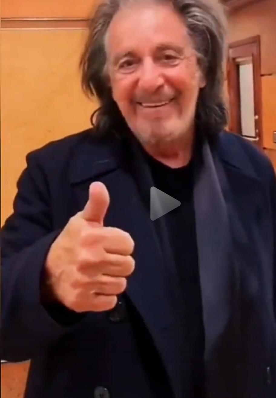 对我来说最熟悉他的，就是那个瞎子上校。脾气老臭，和一大家子人都处不好关系，甚至还