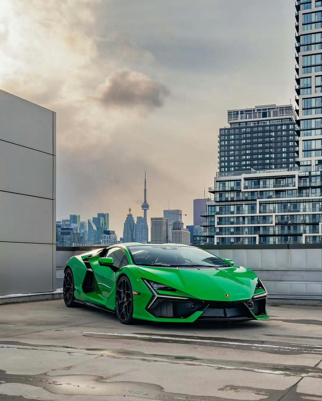 兰博基尼 Revuelto 