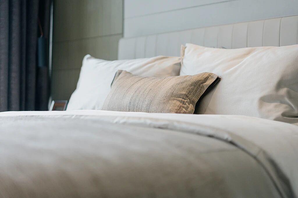 藏在家里最脏、多数人从不清洗的地方，其实是枕芯。
           不少人套