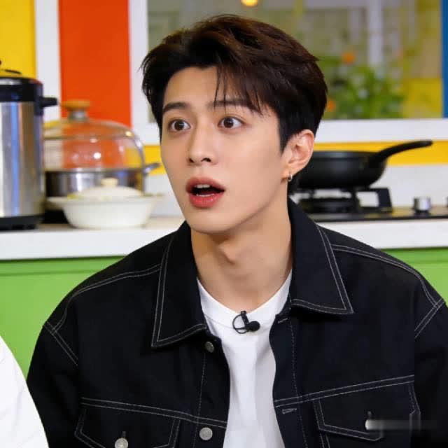 范丞丞的“呕吐名场面”：比起完美人设，真实才最戳人
 
提起范丞丞的“呕吐名场面