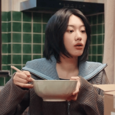 元清也到了当年佟掌柜的年纪元清自带佟掌柜江湖感元清真的完美继承了妈妈闫妮的美貌，