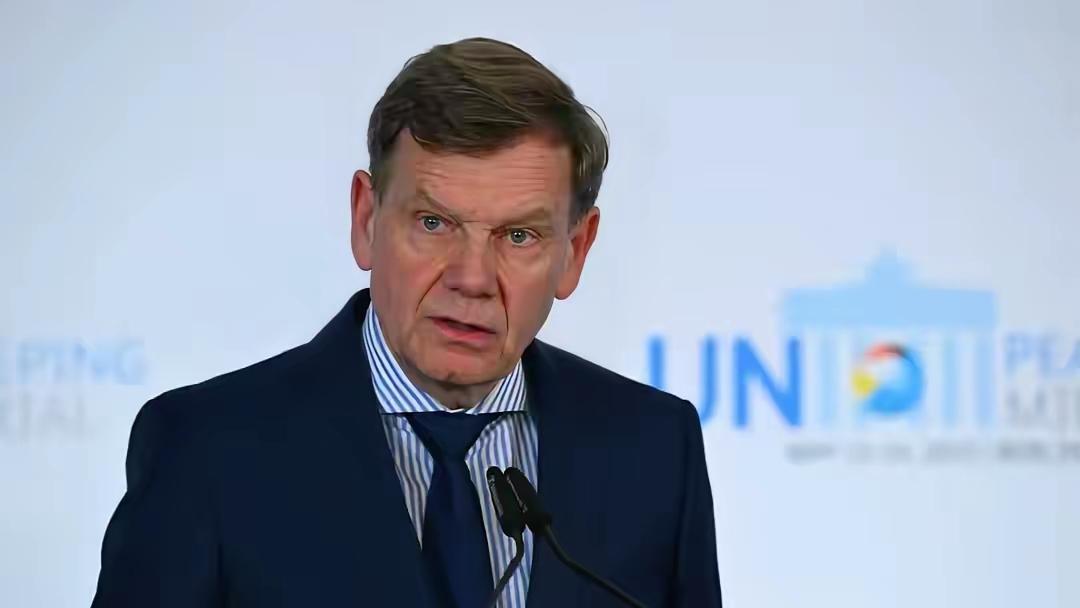 前脚应德国要求，中方与德国外长瓦德富尔通了电话，欢迎瓦德富尔在合适的时候访华。后