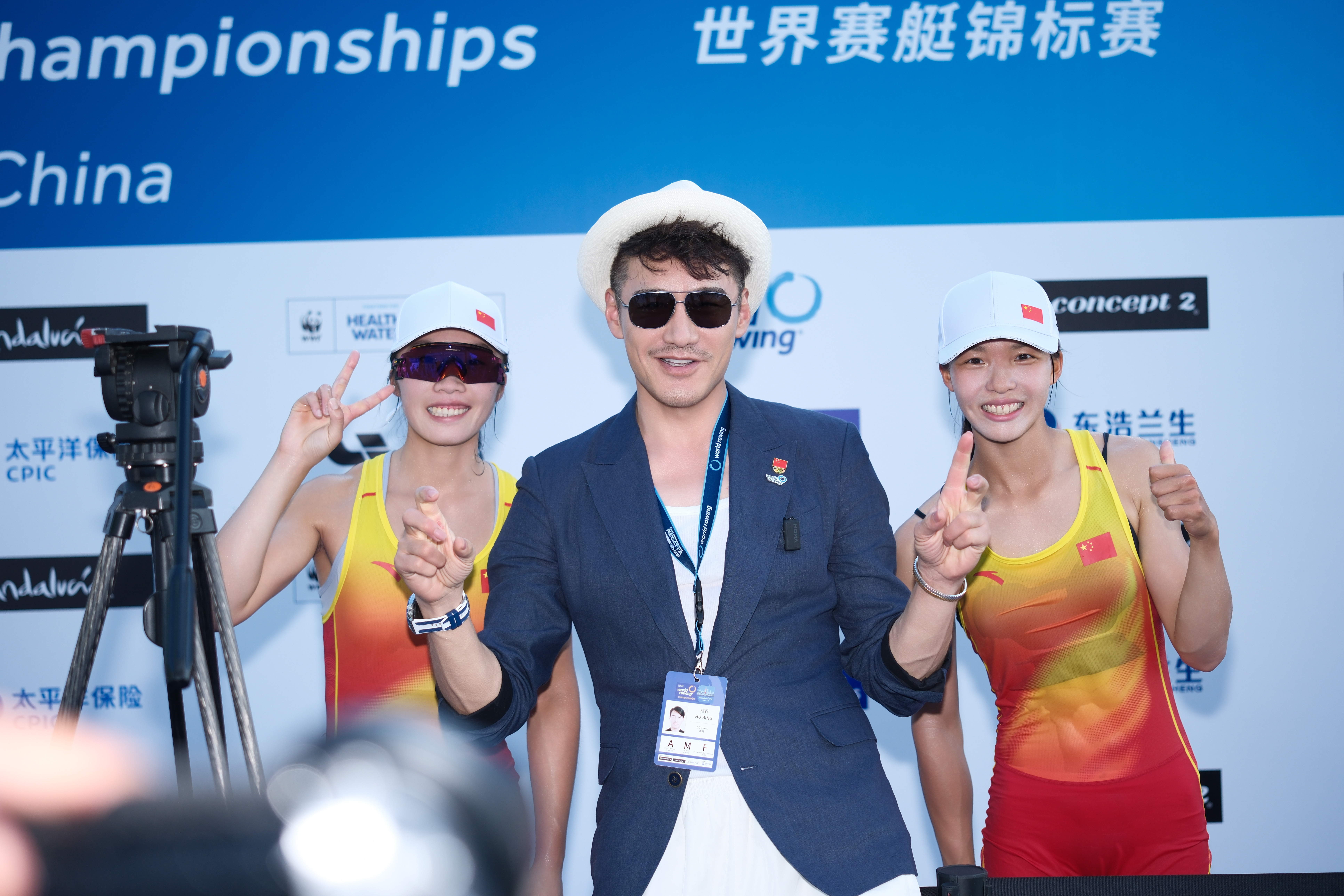 作为赛艇运动员出身，胡兵不仅拥有运动员的毅力，也曾创造中国男子赛艇历史性第七名。