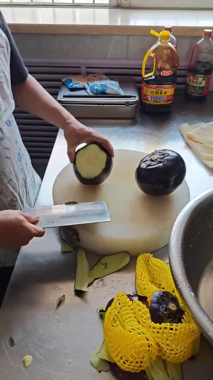 噔噔噔。