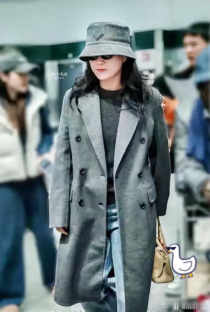 贾玲变来变去让人摸不着头脑，为她点赞！
贾玲微博发文称为了电影《热辣滚烫》成功减