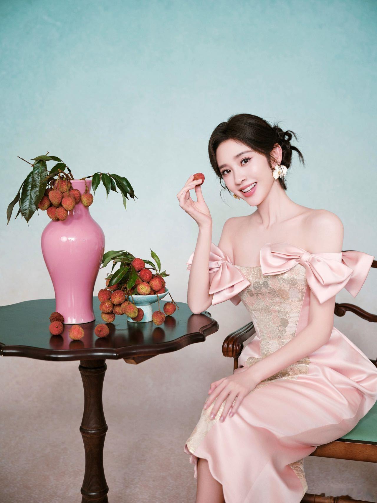 唐艺昕直播透露三公舞蹈唐艺昕直播聊三公舞蹈也太实在了～看得出来她认真准备了，期待