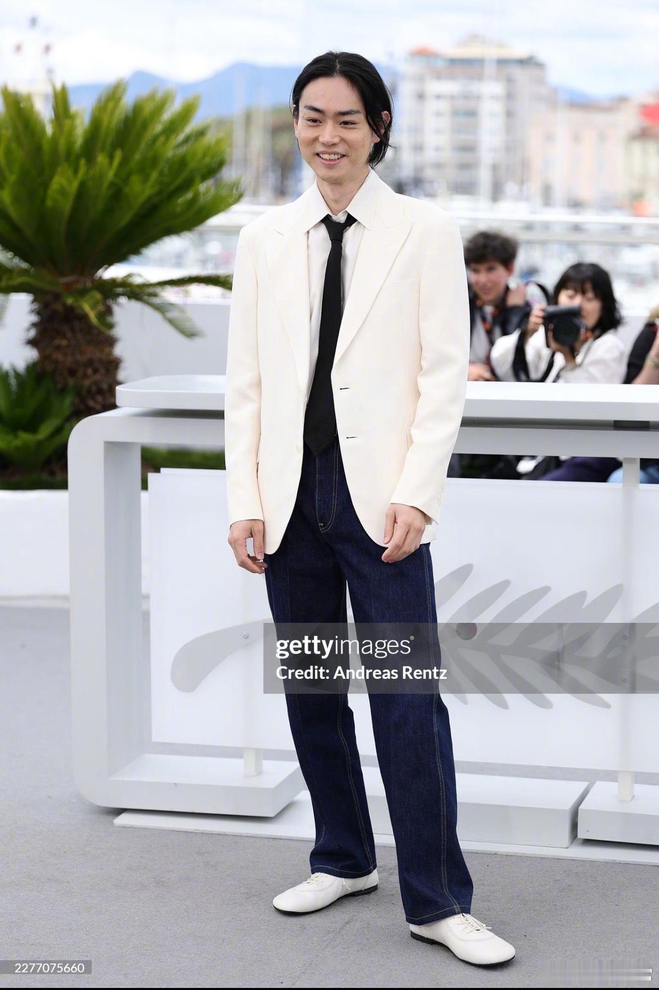 菅田将晖亮相戛纳电影节 