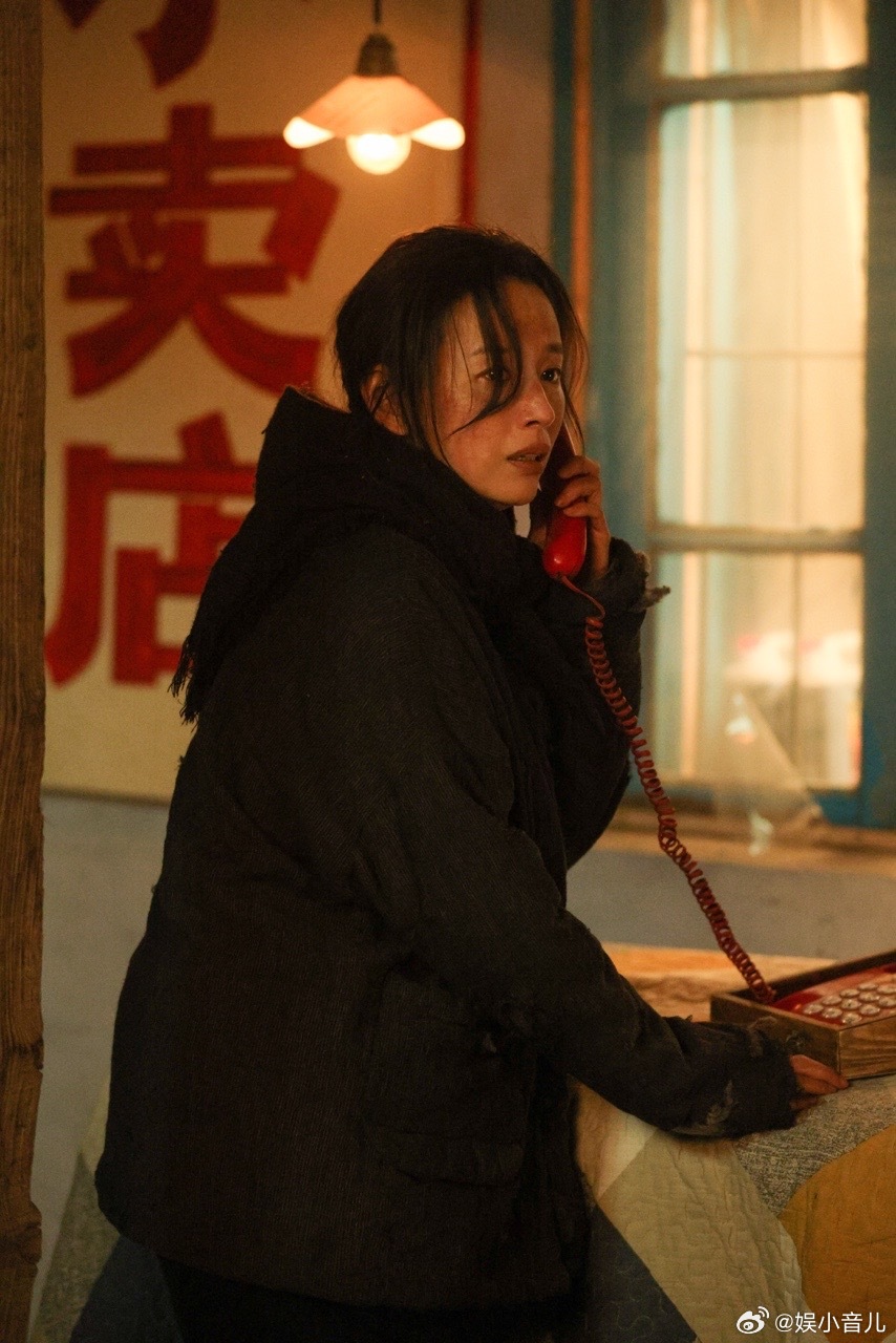 董洁新剧在地窖把苦难熬成诗 可以说董洁把这个女性角色诠释的无比立体与鲜活，让人感