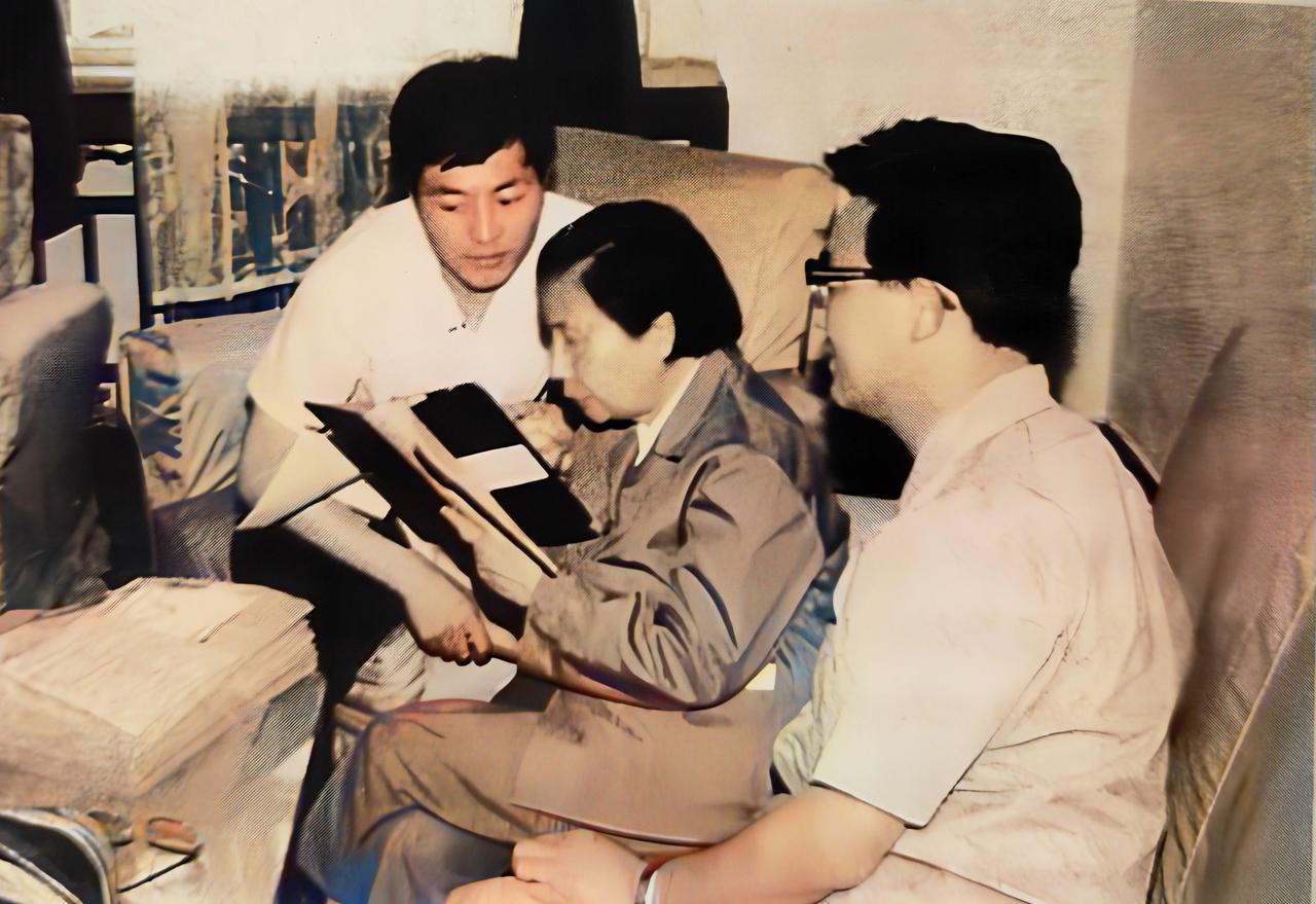 1987年,北京。一位82岁的老太太,被请进中央档案馆。摊在她面前的,是一摞泛黄