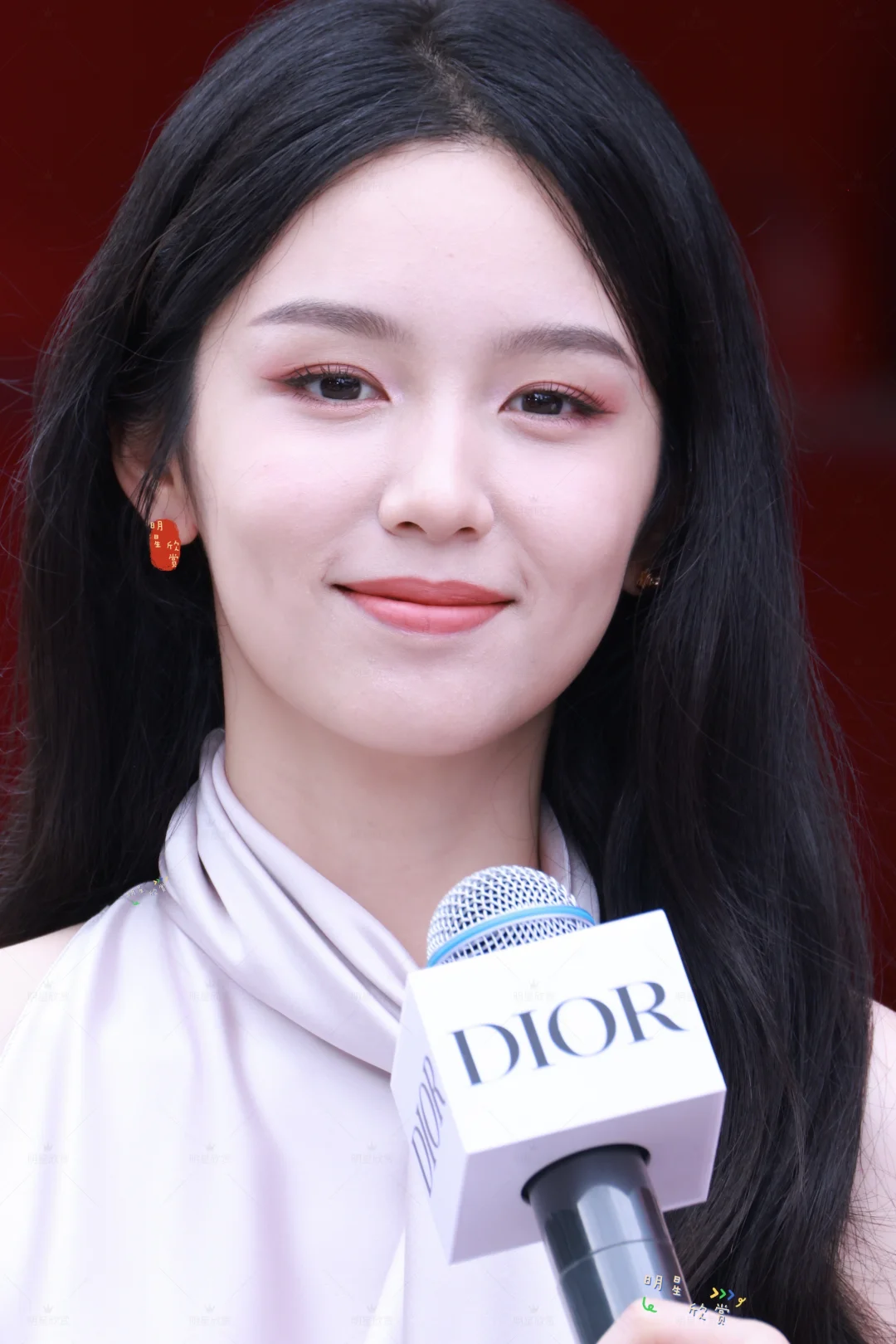 越素越美的周也，仙气发光