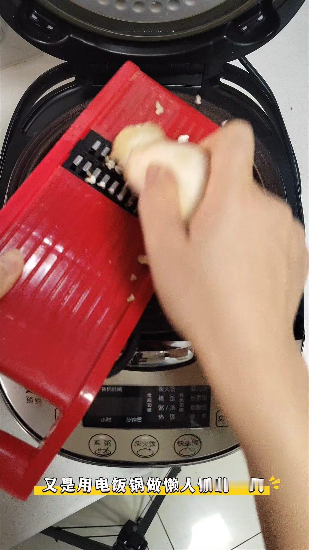 🍳电饭锅懒人餐！杏鲍菇蒸蛋太绝了！又是用电饭锅做懒人饭的一天，味道真的好吃到停