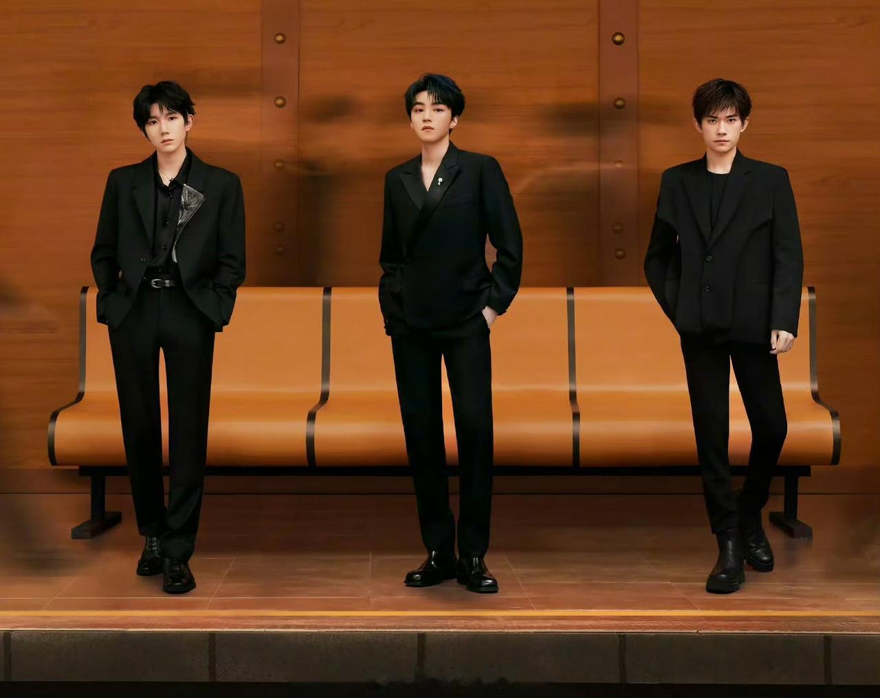 TFBOYS集体发文庆祝出道十三周年，王俊凯、王源、易烊千玺全部转发动态，久违的