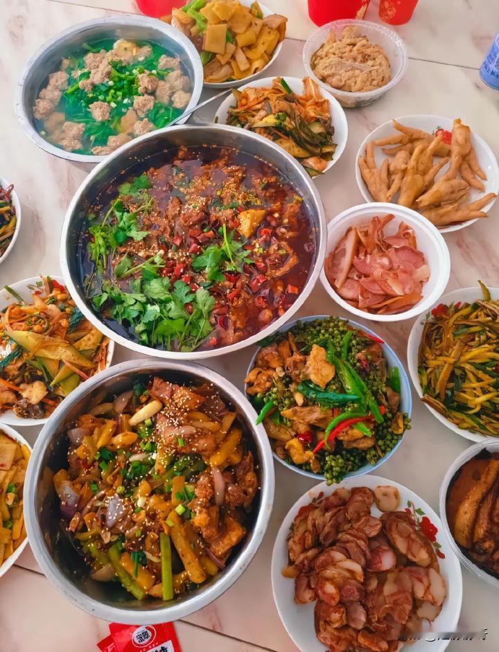 什么档次的酒，才配得上这桌菜？