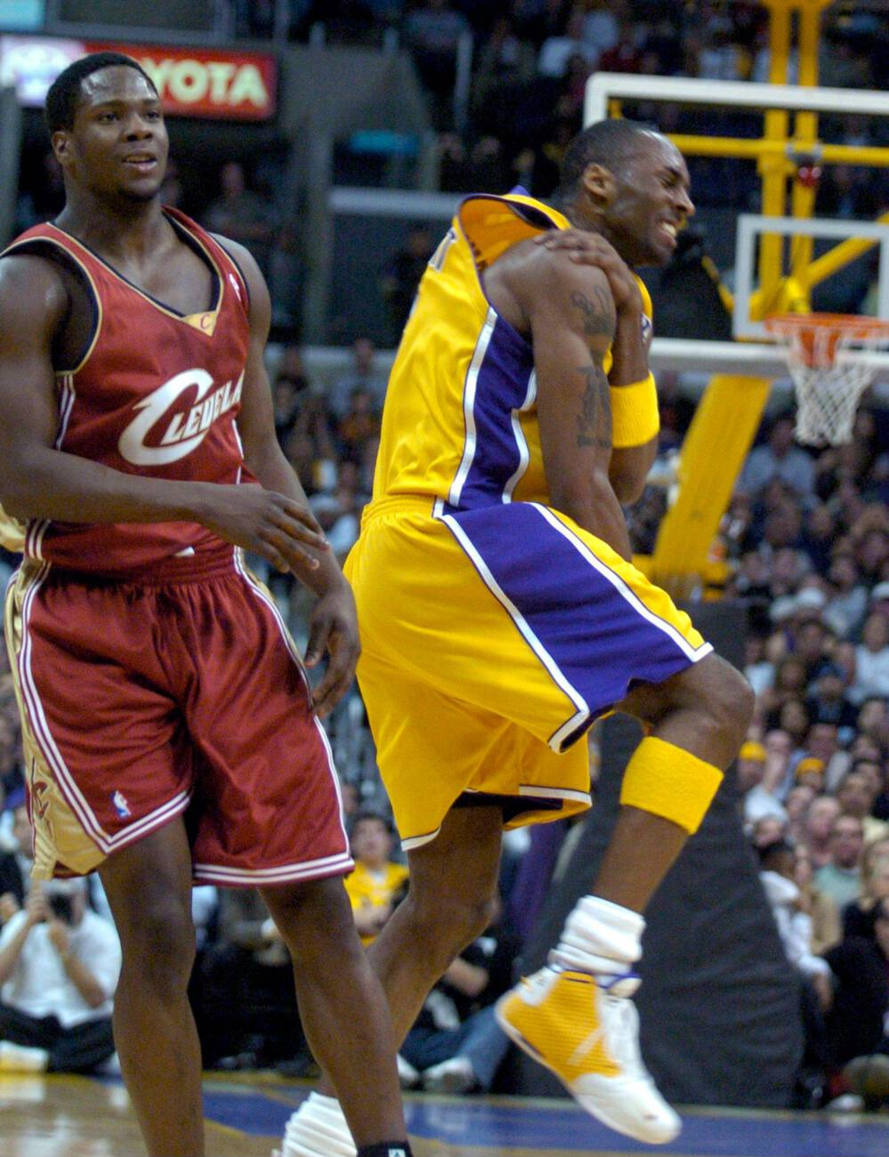 January 12, 2004 湖人对阵其实 Kobe Bryant 少有的穿
