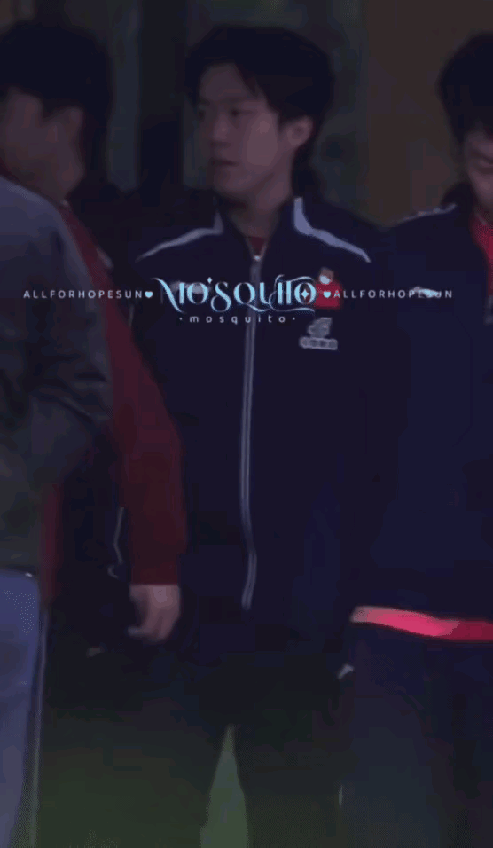 3月19日新鲜的头哥！
今天是国乒成都封训的第三天，一大早头哥就穿好队服准备参加