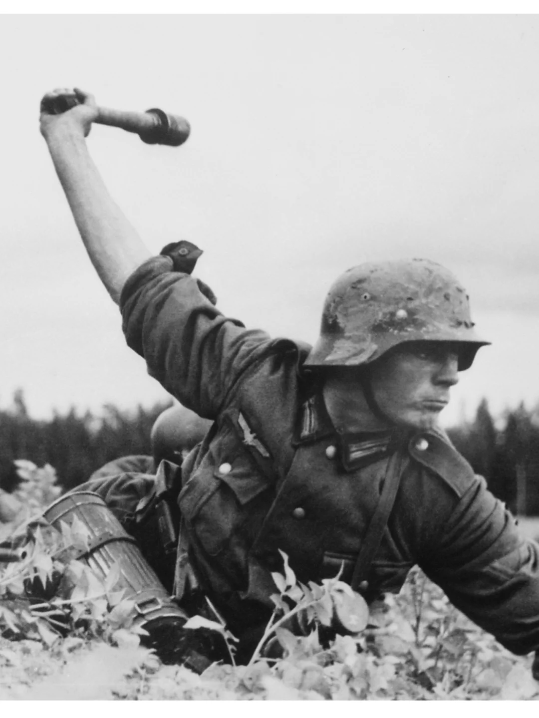 左滑→帮我把手榴弹扔出去